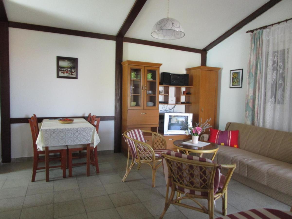 Beachfront House Nada - Happy Rentals Karlobag Exterior foto